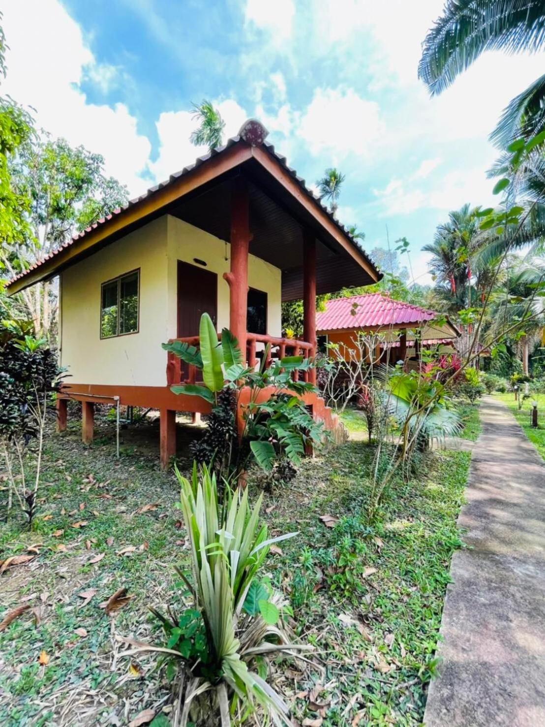 Отель Khao Sok Nung House Khao Sok National Park Экстерьер фото
