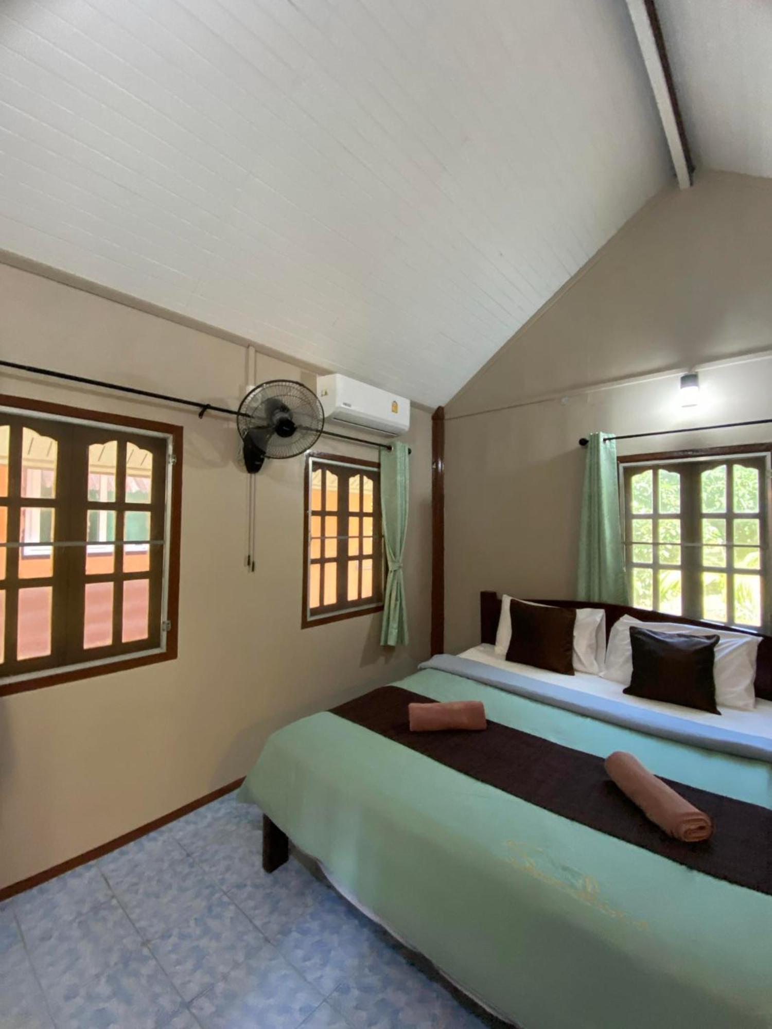 Отель Khao Sok Nung House Khao Sok National Park Экстерьер фото