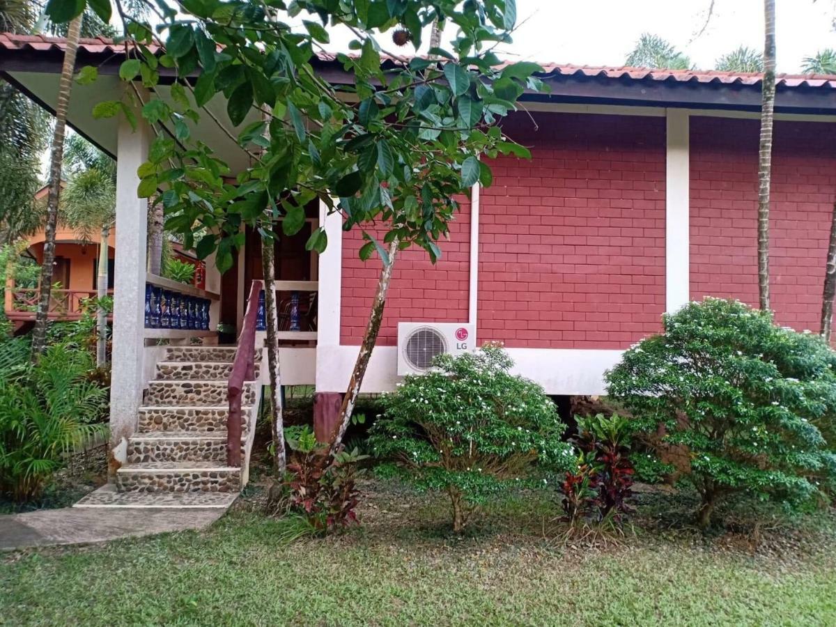 Отель Khao Sok Nung House Khao Sok National Park Экстерьер фото